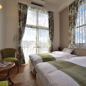 Zimmer mit zwei Einzelbetten